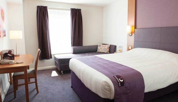 Premier Inn Epsom Central Екстериор снимка